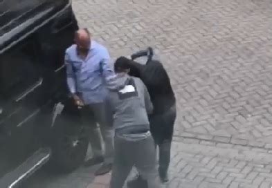 Video: Man beroofd van Rolex tijdens gewapende overval in 